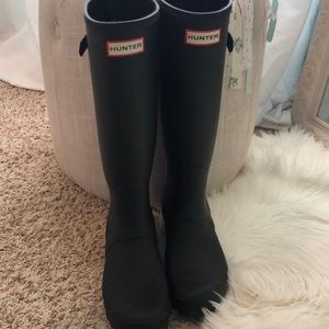 Hunter matte tall black boots